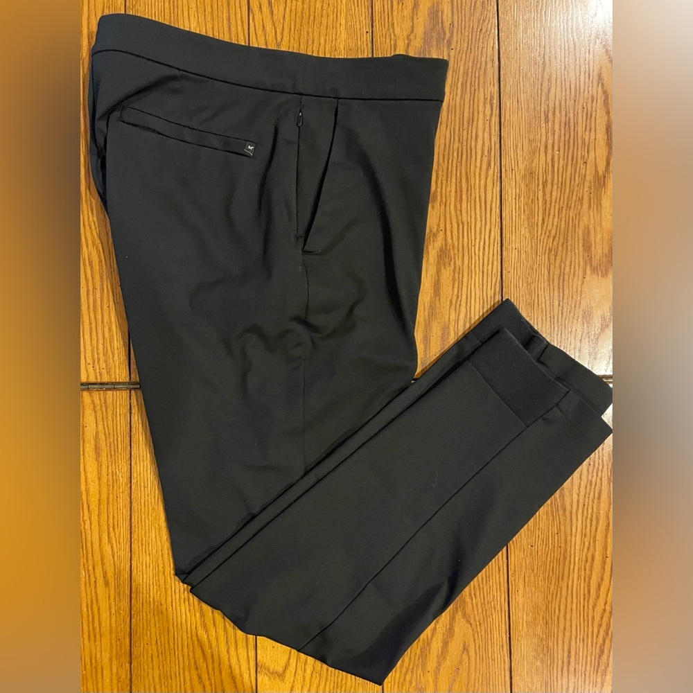 EUC Men’s Ministry of Supply black pant, waist 32/29.5 inseam, secure pockets